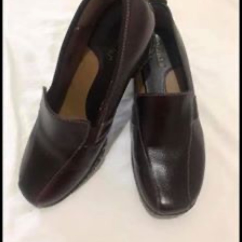 Women’s shoes size - 7.5 M